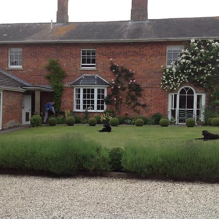 Hotel Brunton Farmhouse Collingbourne Kingston Exterior foto