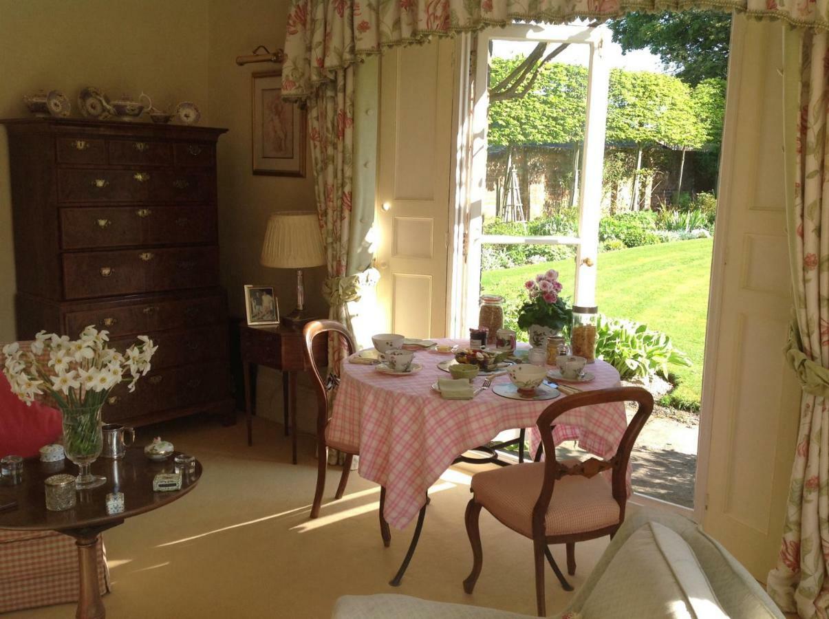 Hotel Brunton Farmhouse Collingbourne Kingston Exterior foto
